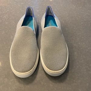 Rothy’s  sneaker - Silver ✨✨